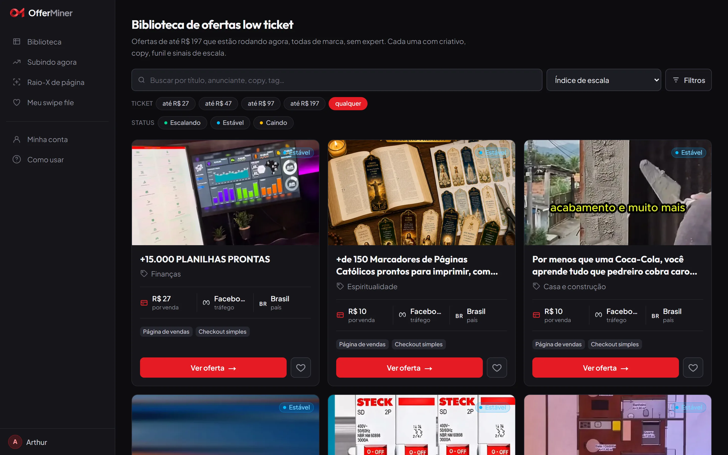 Biblioteca do OfferMiner: filtros de ticket e status e a grade de ofertas com criativo, preço, tráfego e país